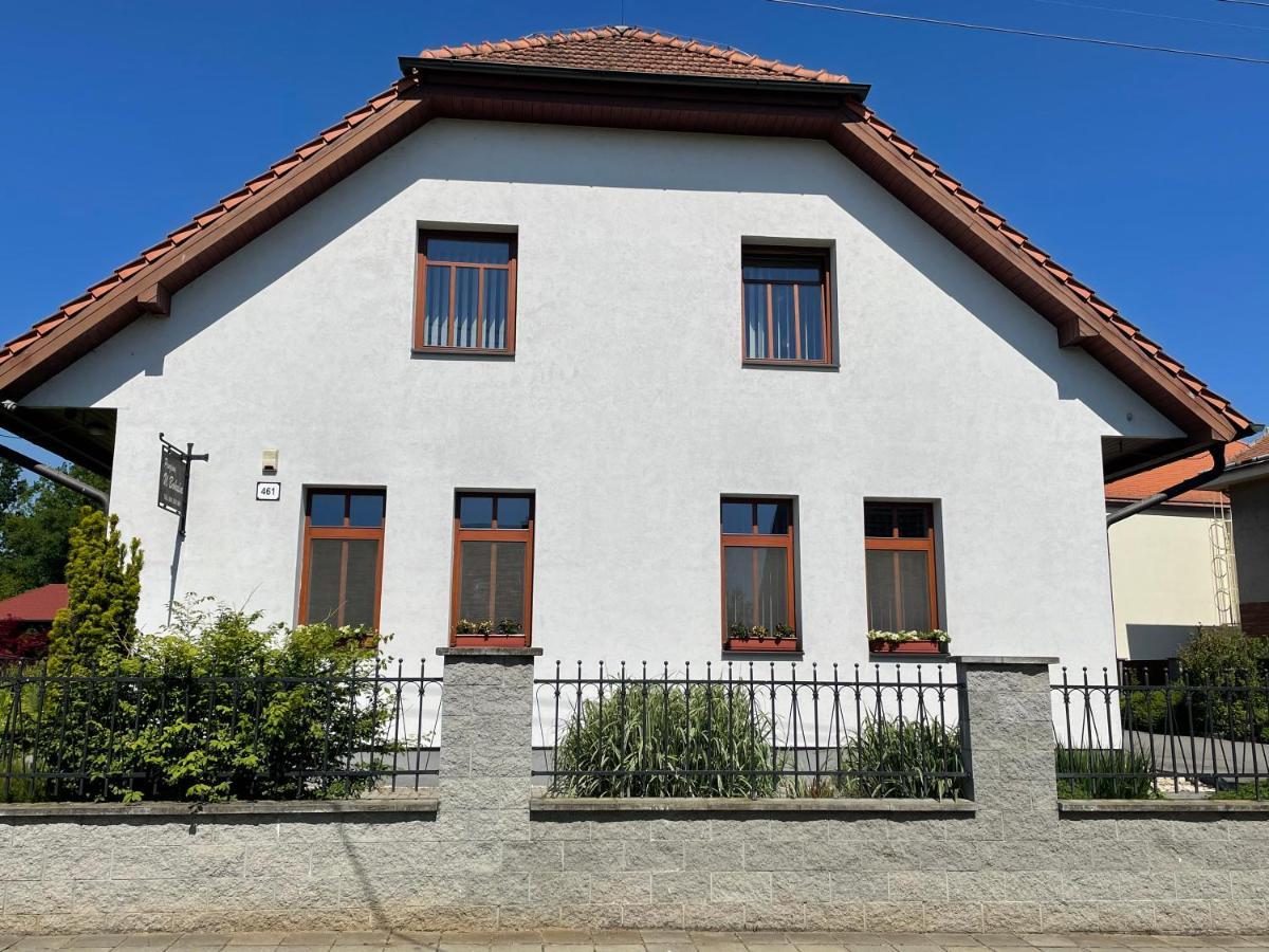 Penzion U Bohusa Lednice Exteriör bild