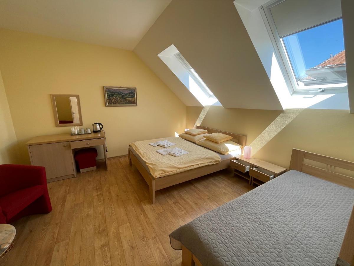 Penzion U Bohusa Lednice Exteriör bild