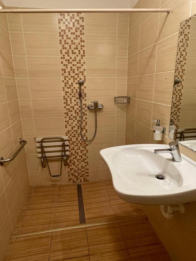 Penzion U Bohusa Lednice Exteriör bild