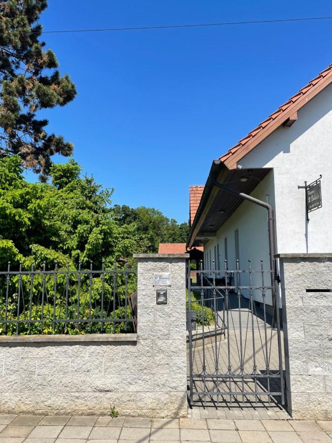 Penzion U Bohusa Lednice Exteriör bild