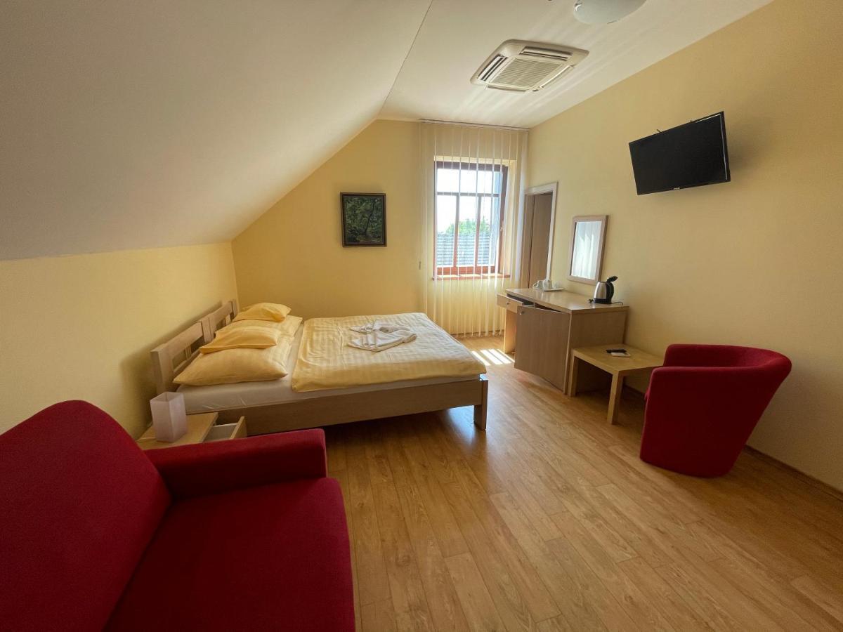 Penzion U Bohusa Lednice Exteriör bild
