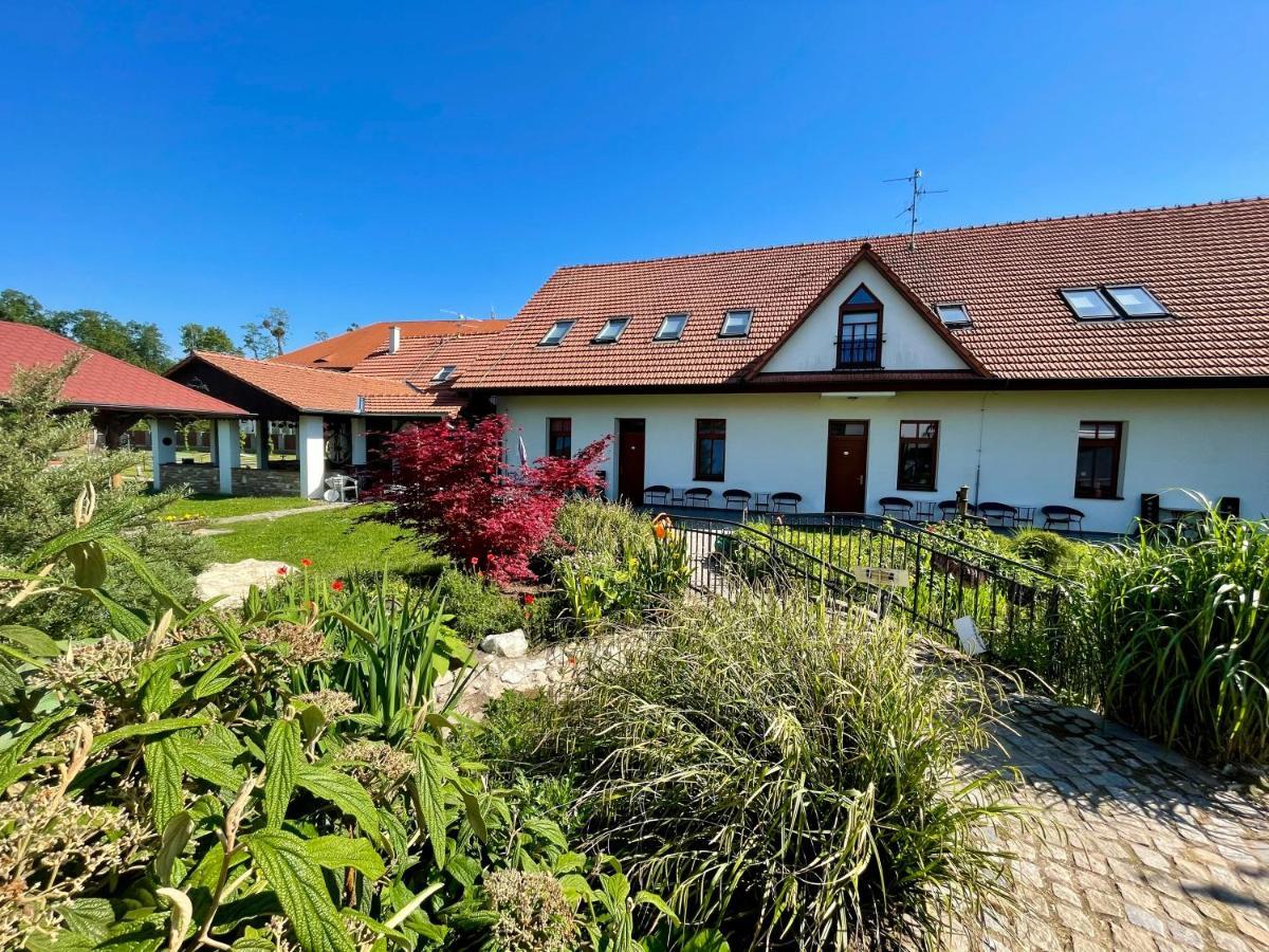 Penzion U Bohusa Lednice Exteriör bild
