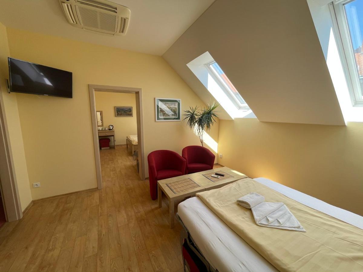 Penzion U Bohusa Lednice Exteriör bild