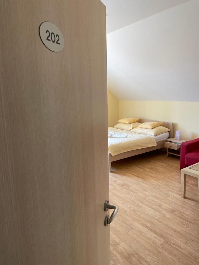 Penzion U Bohusa Lednice Exteriör bild